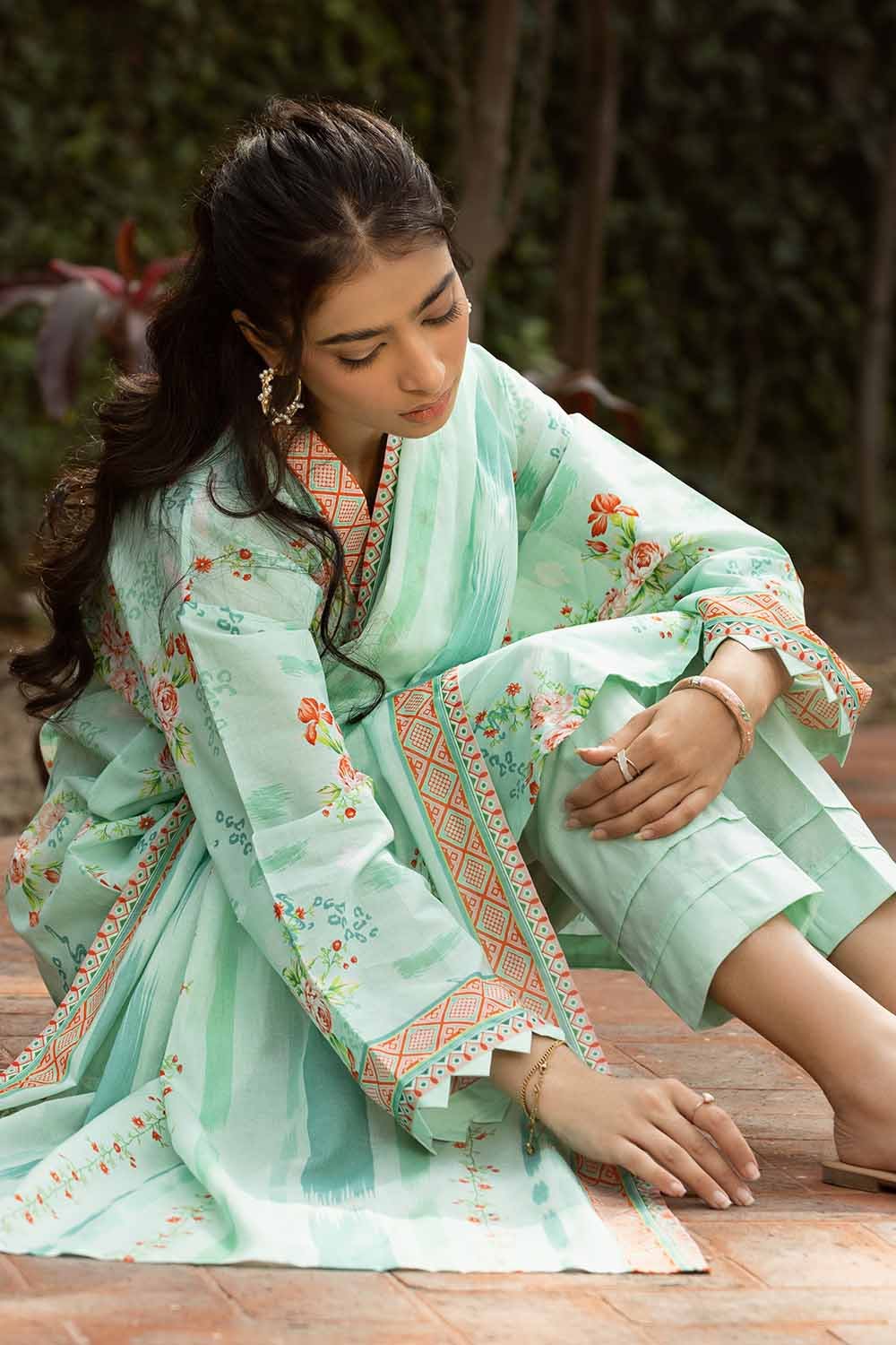 Gul Ahmed 3PC Printed Lawn Unstitched Suit CL-32190