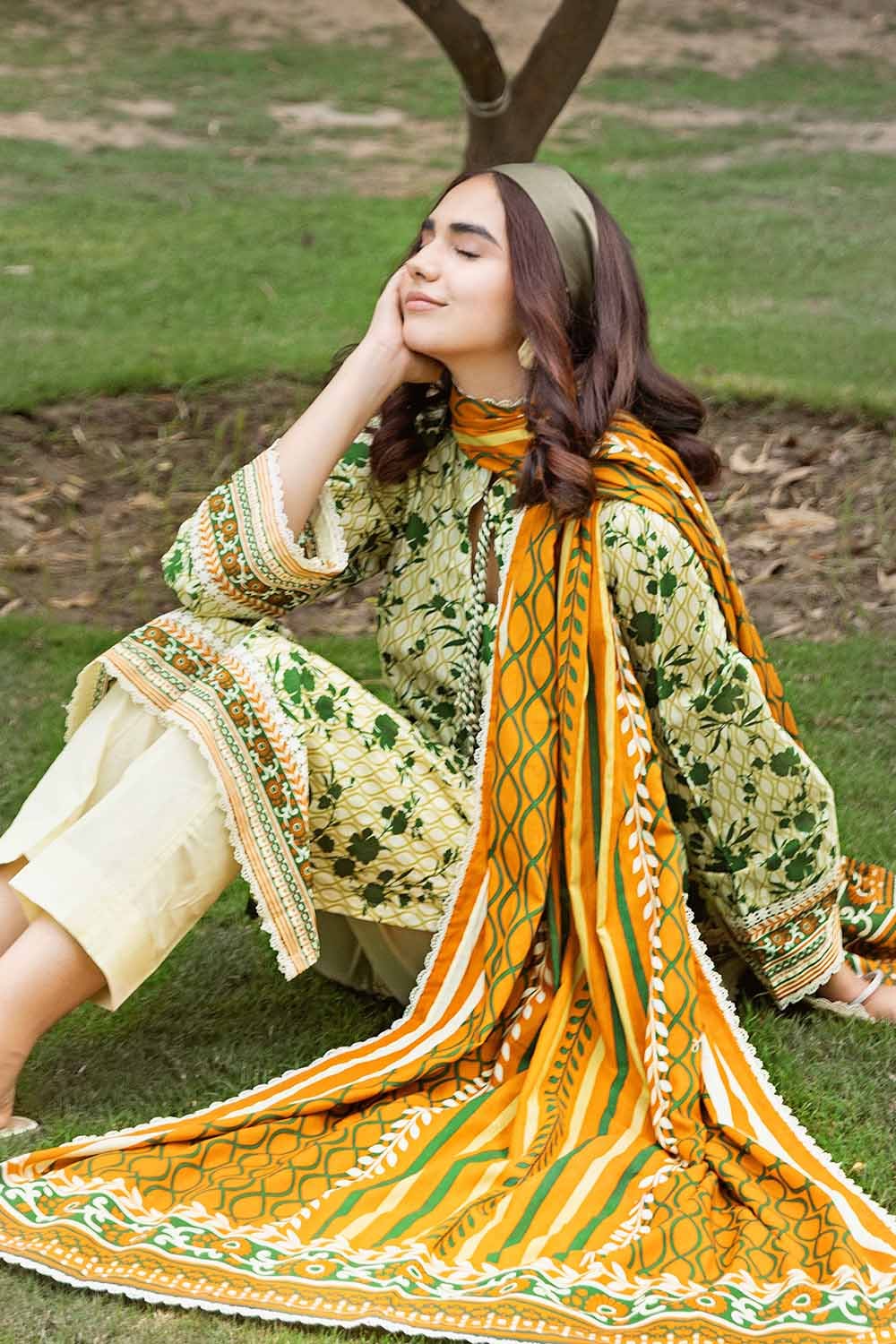 Gul Ahmed 3PC Printed Lawn Unstitched Suit CL-32324 A