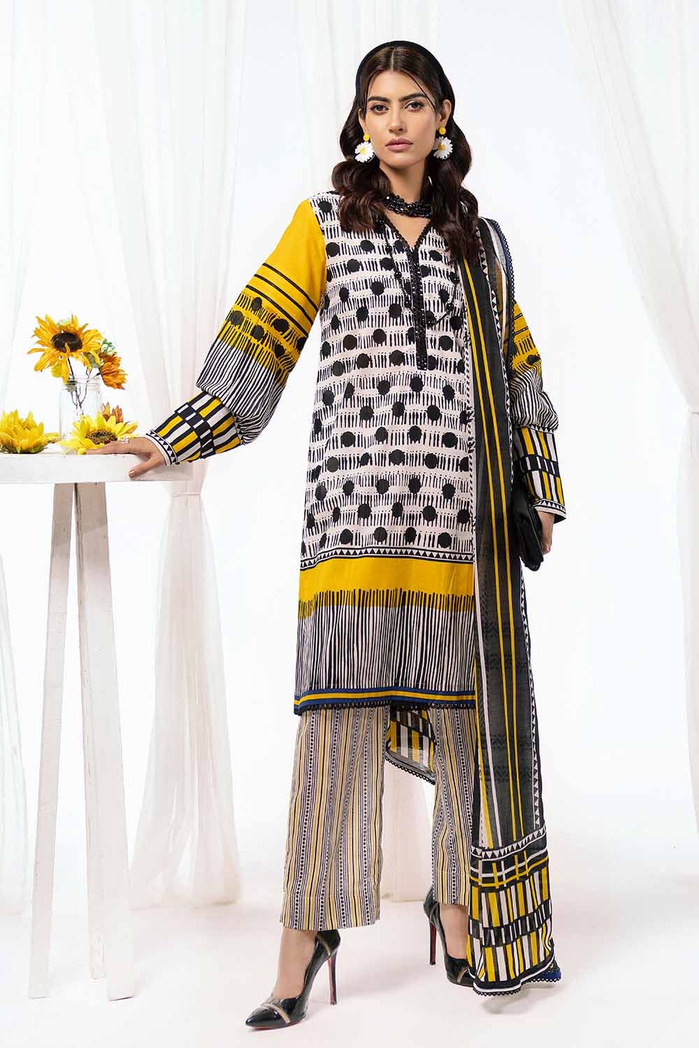 Gul Ahmed 3PC Lawn Printed Unstitched Suit CL-32455