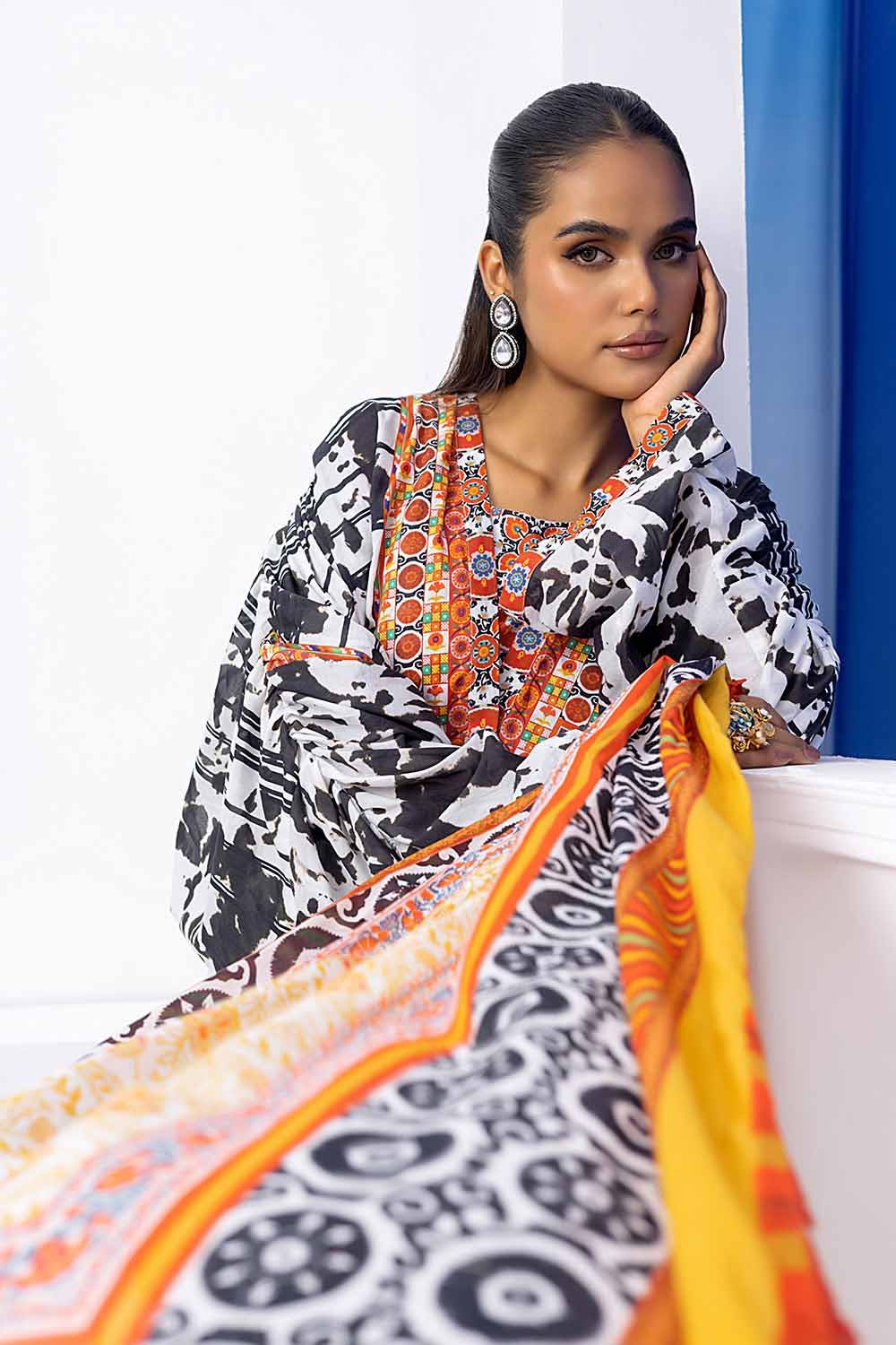 Gul Ahmed 3PC Printed Lawn Unstitched Suit CL-32475