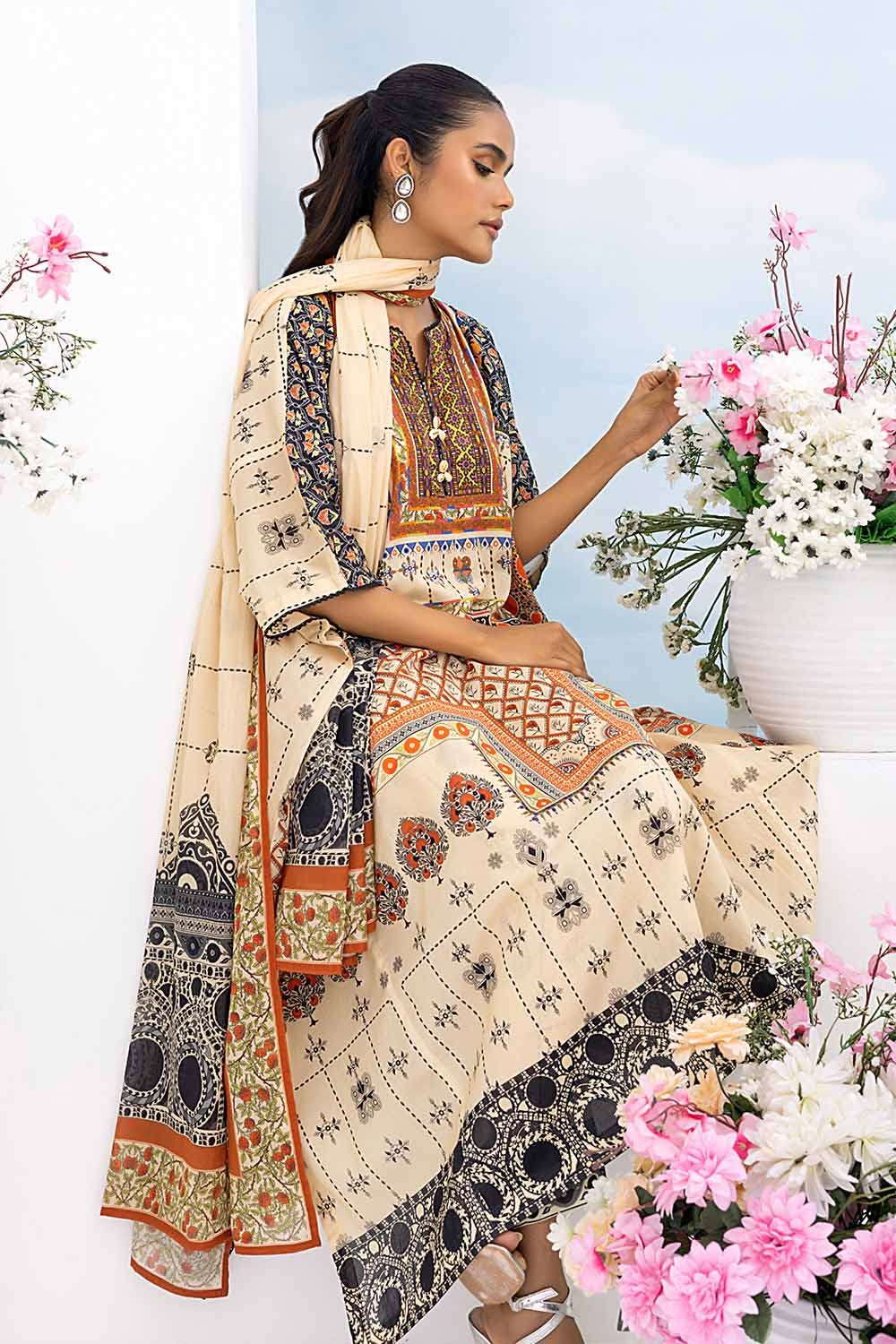 Gul Ahmed 3PC Printed Lawn Unstitched Suit CL-32478