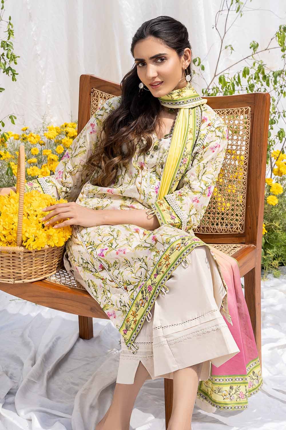 Gul Ahmed 3PC Printed Lawn Unstitched Suit CL-32546