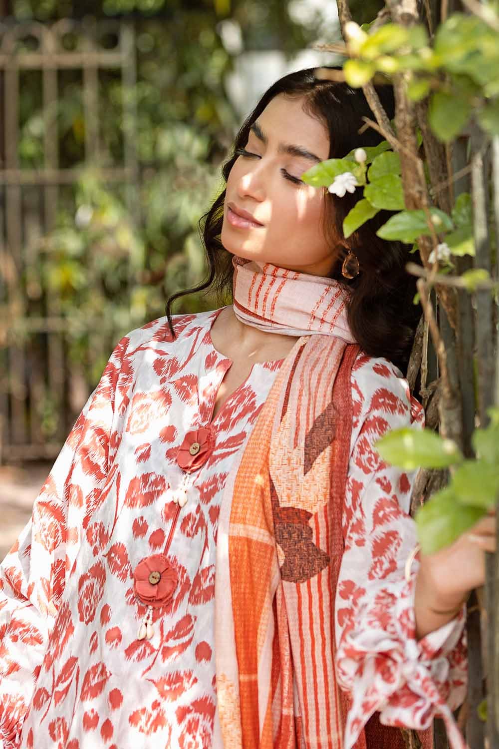 Gul Ahmed 3PC Printed Lawn Unstitched Suit CL-32577