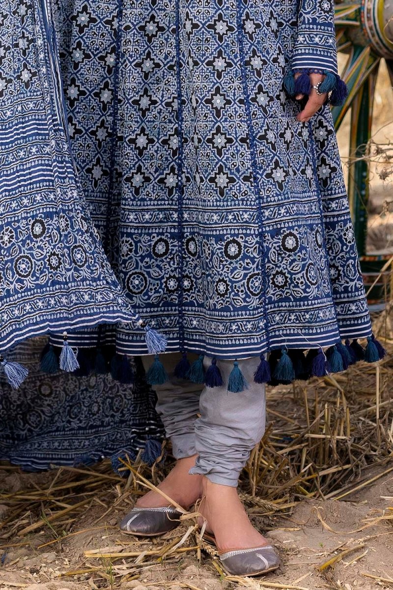 Gul Ahmed 3 Piece Unstitched Silver Printed Lawn Suit CL-52622