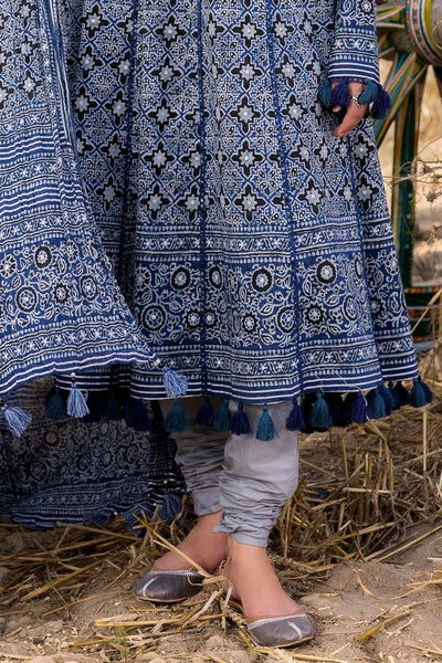 Gul Ahmed 3 Piece Unstitched Silver Printed Lawn Suit CL-52622