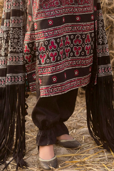 Gul Ahmed 3 Piece Unstitched Printed Lawn Suit CL-52623