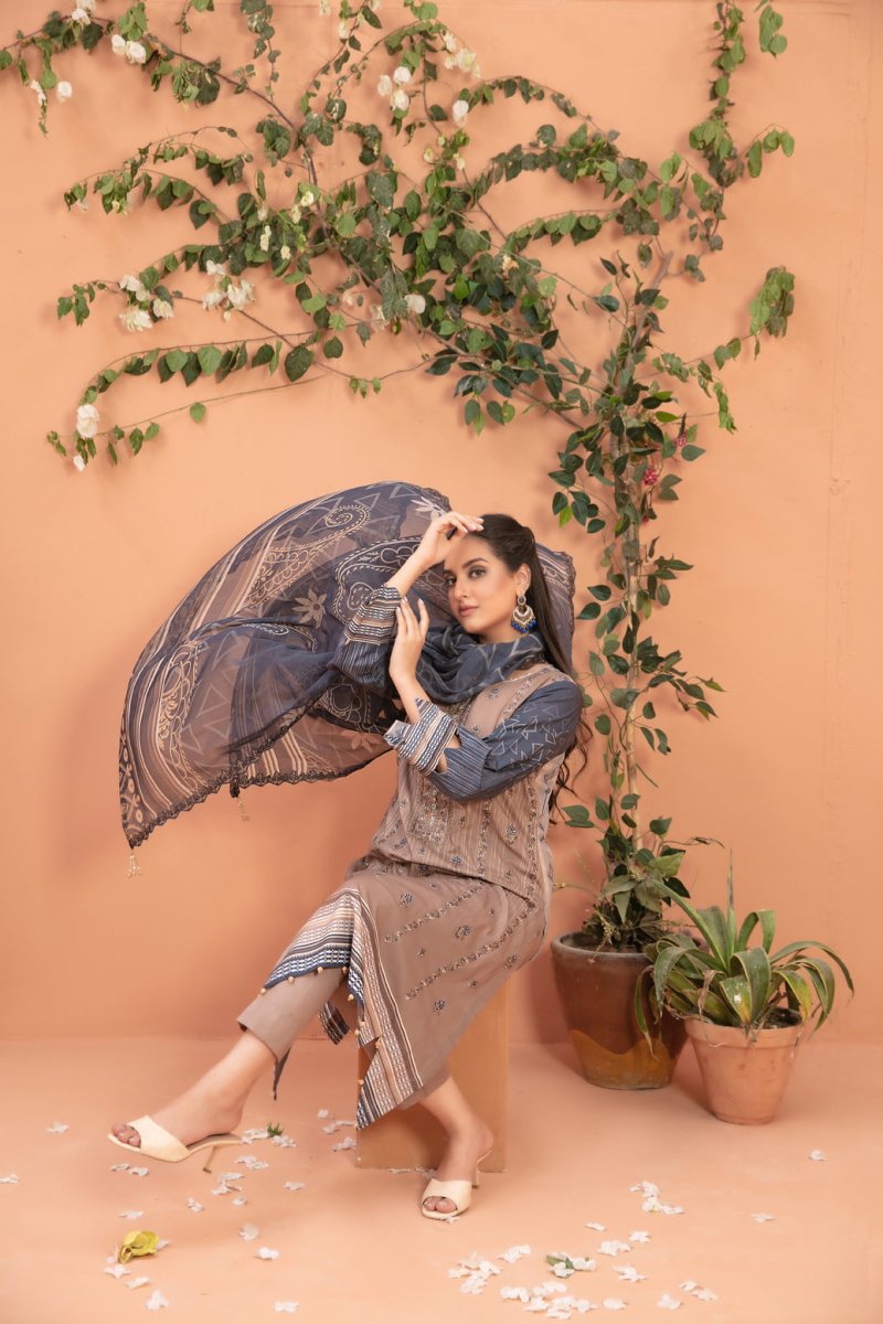 Tawakkal Fabrics 3 Piece Stitched Fancy Embroidered Digital Printed Lawn Suit D-8954