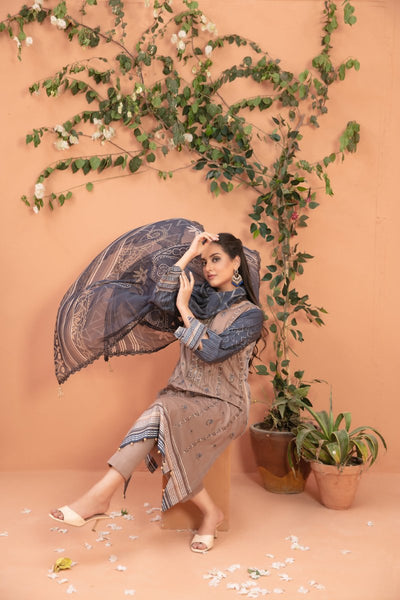 Tawakkal Fabrics 3 Piece Stitched Fancy Embroidered Digital Printed Lawn Suit D-8954