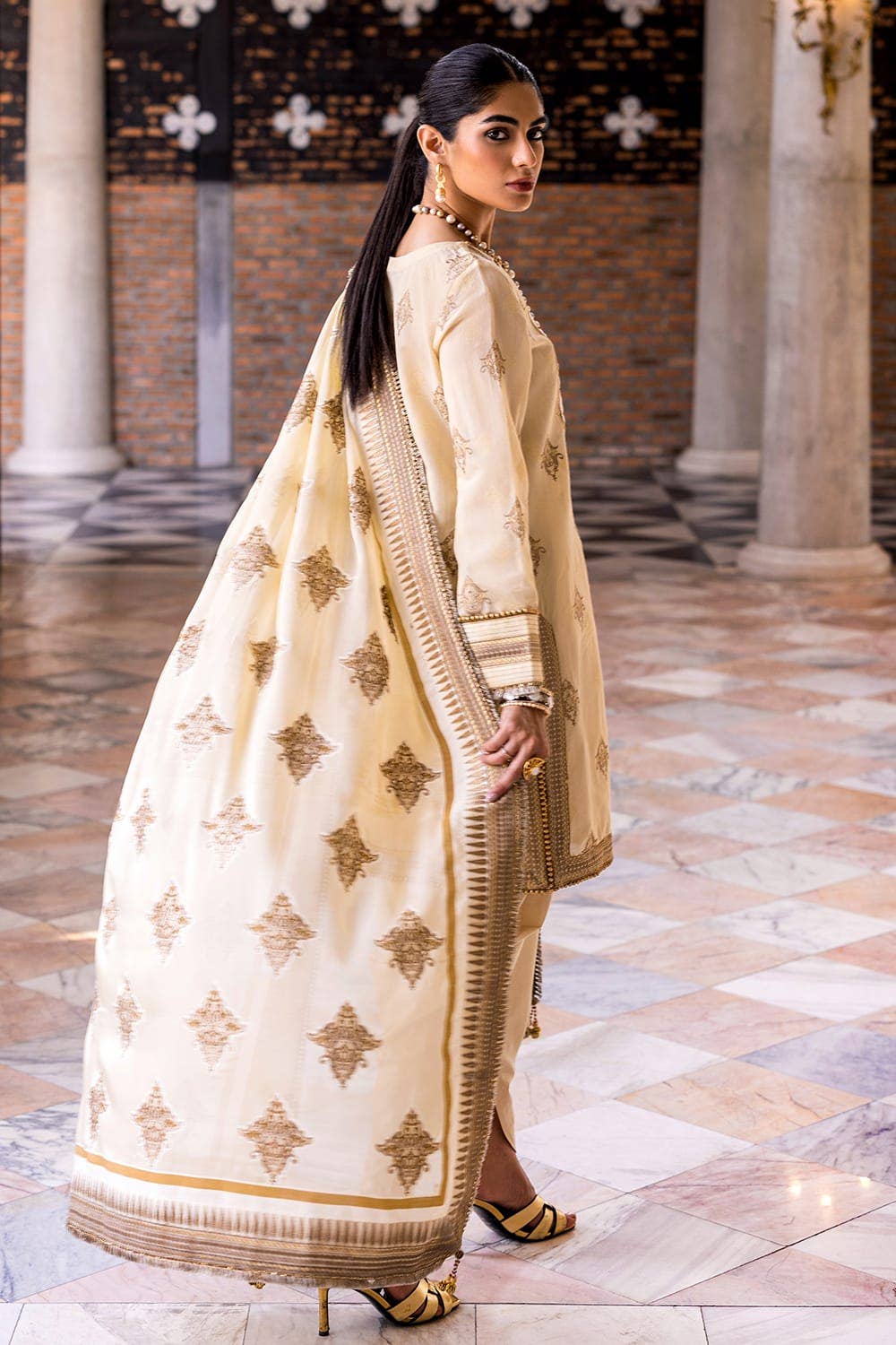 Gul Ahmed 3PC Embroidered Jacquard Unstitched Suit with Burnout Glitter Printed Silk Dupatta FE-42073