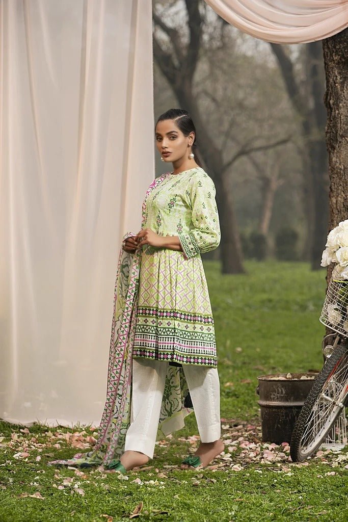 Lakhani Komal Prints 3 Piece Stitched Printed Lawn Suit LSM-2107
