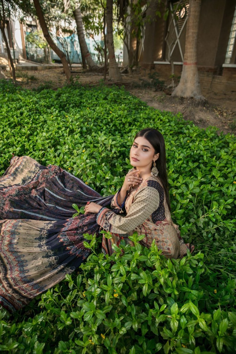 Tawakkal Fabrics 3 Piece Stitched Alternet Embroidered Digital Printed Lawn Suit D-6720
