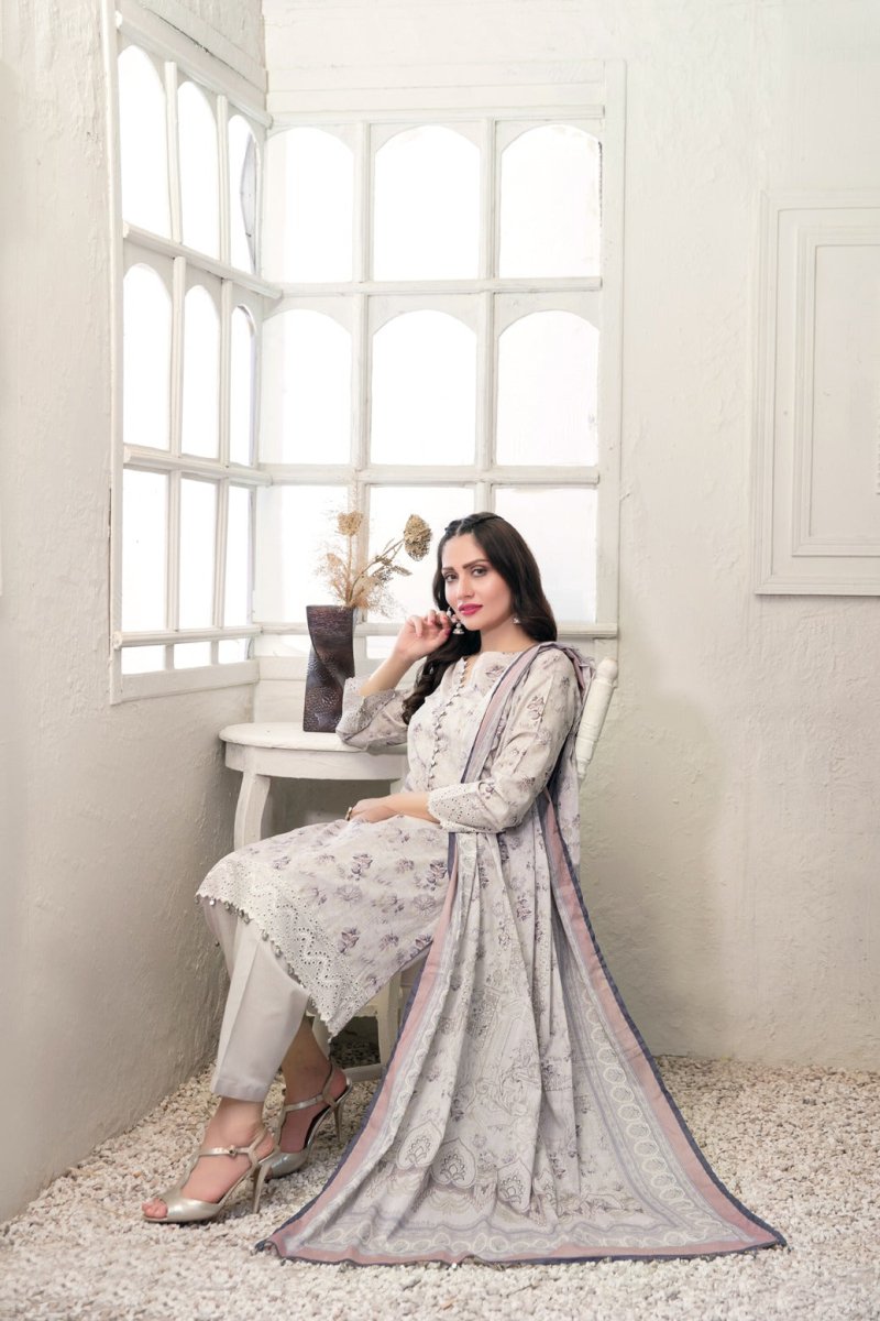 Tawakkal Fabrics 3 Piece Stitched Schiffli Daman Embroidered Digital Printed Lawn Suit D-6726