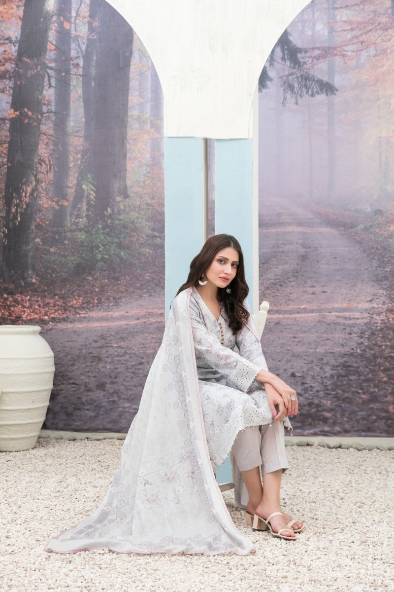 Tawakkal Fabrics 3 Piece Stitched Schiffli Daman Embroidered Digital Printed Lawn Suit D-6731