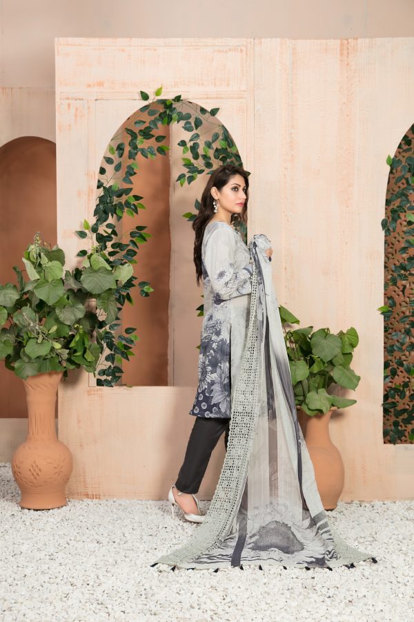 Tawakkal Fabrics 3 Piece Stitched Digital Printed Lawn Suit D-7044
