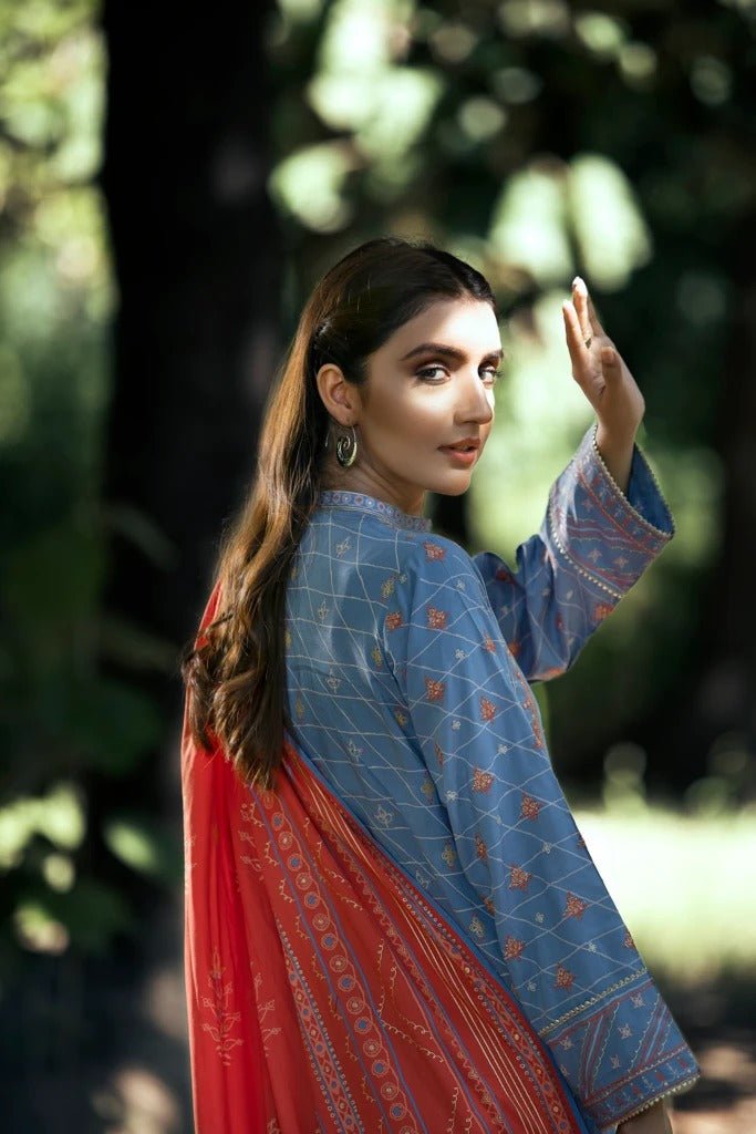 Lakhany 3 Piece Unstitched Embroidered Pashmina Suit DEW-6022-A