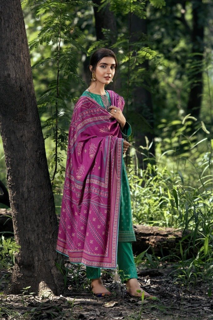 Ready To Wear Lakhany 3 Piece Embroidered Pashmina Suit LSM-2467