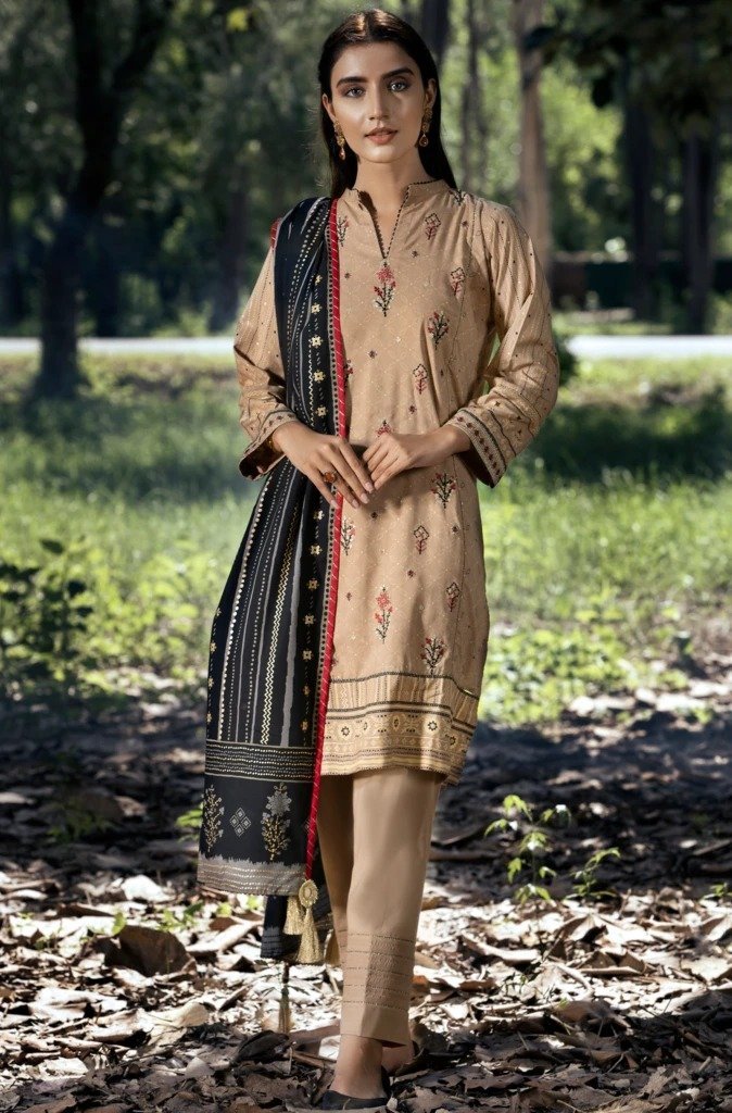 Ready To Wear Lakhany 3 Piece Embroidered Pashmina Suit LSM-2462