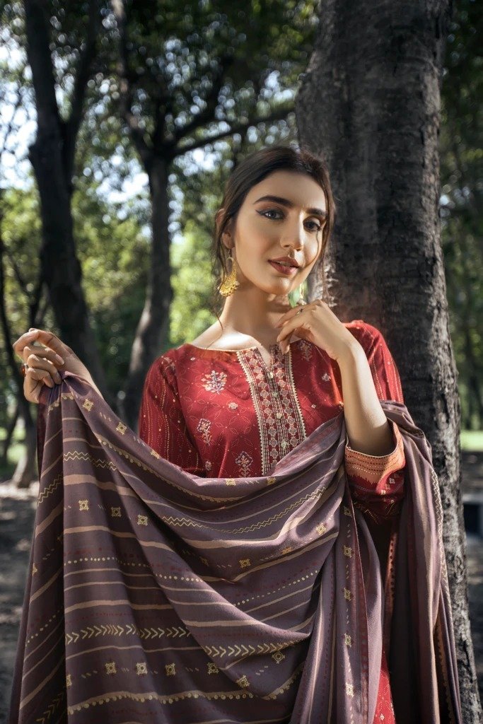 Ready To Wear Lakhany 3 Piece Embroidered Pashmina Suit LSM-2469
