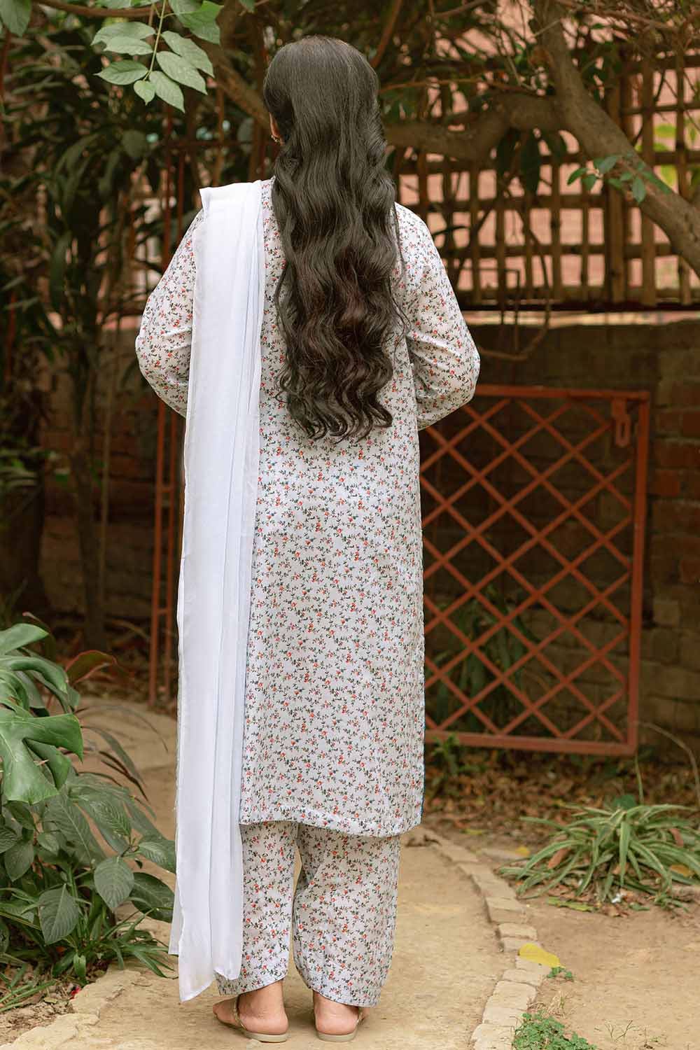 Gul Ahmed 1PC Lawn Unstitched Printed Fabric SL-32029