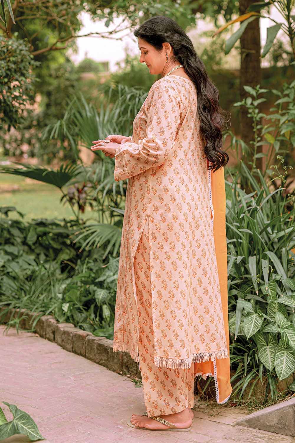 Gul Ahmed 1PC Lawn Unstitched Digital Printed Fabric SL-32032