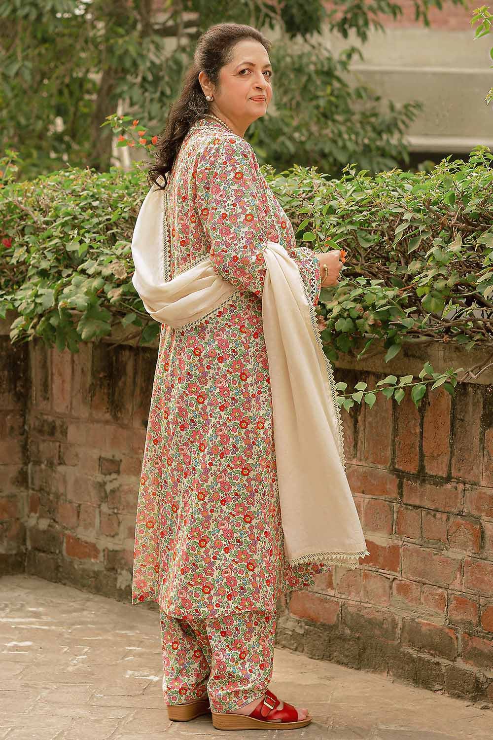 Gul Ahmed 1PC Lawn Unstitched Printed Fabric SL-32033