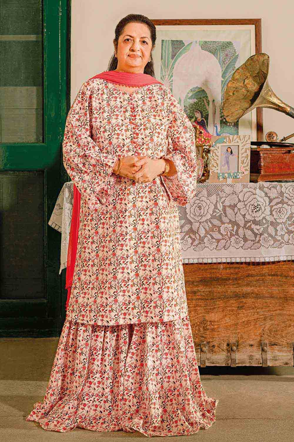 Gul Ahmed 1PC Lawn Unstitched Printed Fabric SL-32040