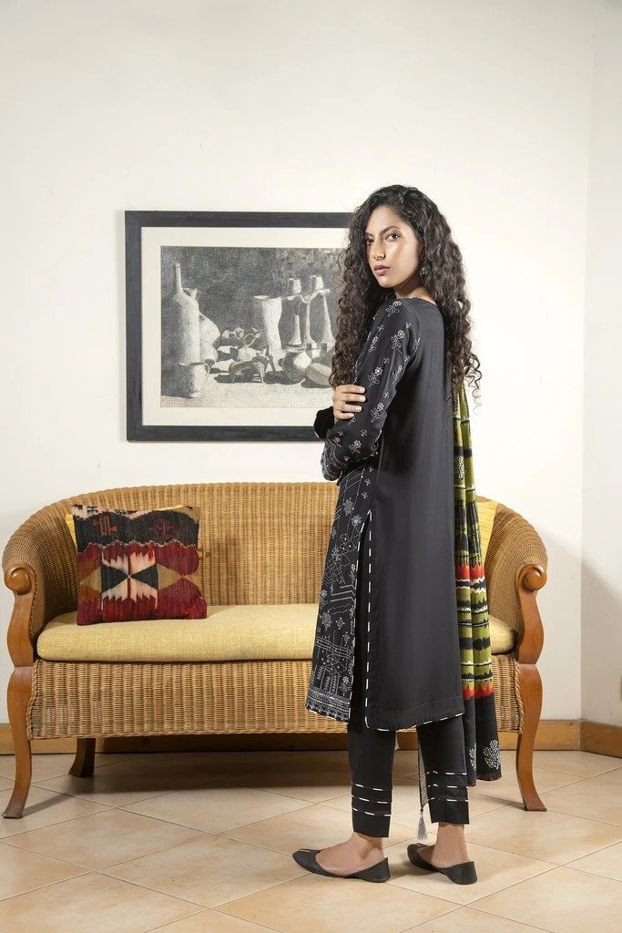 Ready To Wear Lakhany 3 Piece Embroidered Cottel Suit LSM-2486